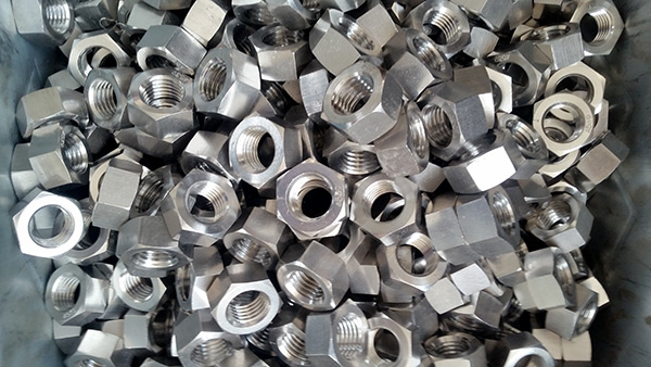 不銹鋼標(biāo)準(zhǔn)件的材料選擇要考慮的因素有哪些？